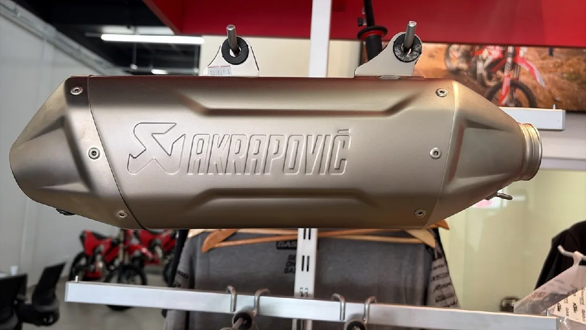 Ponteira Akrapovič 4T